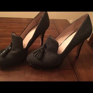Vince Camuto Gray Pumps with Black Tassels