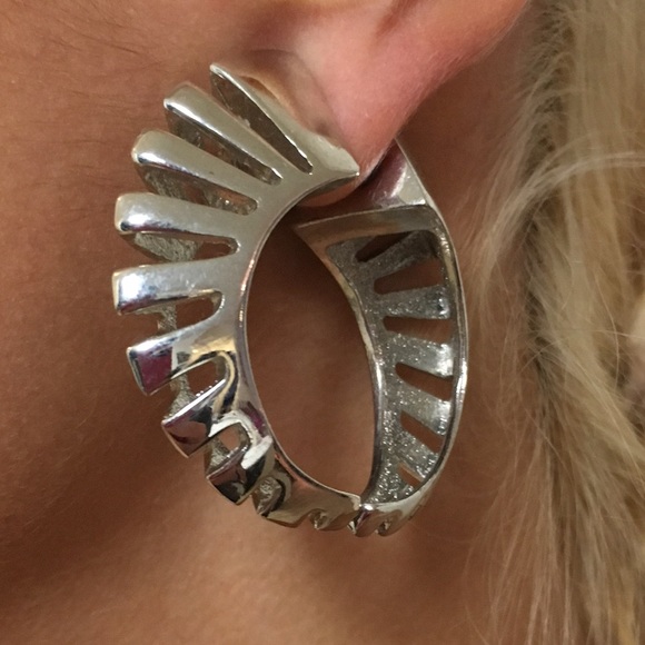 Nasty Gal spin earrings