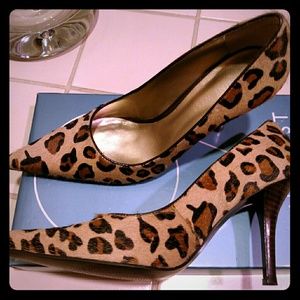 🎉HP🎉 Nine West Leopard pony Heels