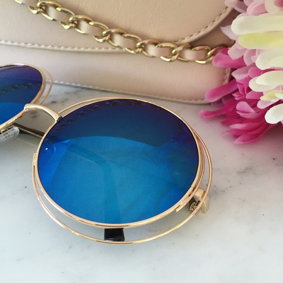 "Zoë" Sunglasses || Gold & Blue Mirror Circle - Picture 3 of 7