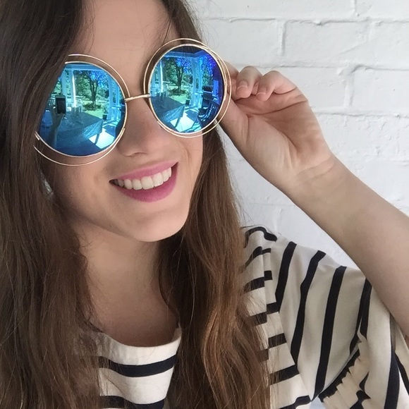 "Zoë" Sunglasses || Gold & Blue Mirror Circle - Picture 4 of 7