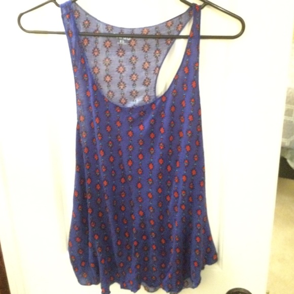 Juniors blue patterned tank top