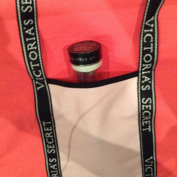 Brand new vs pink tote with pocket - Picture 2 of 2