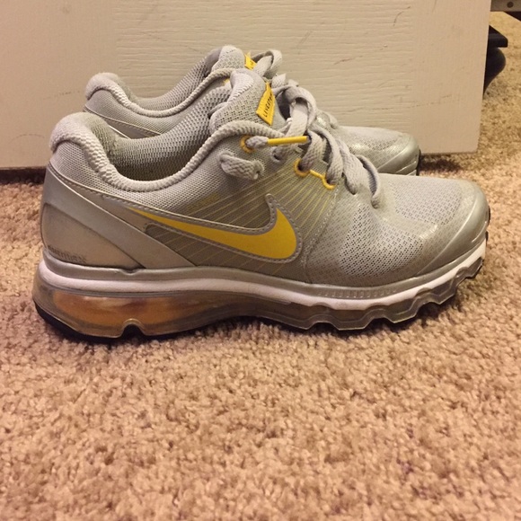 Nike airmax livestrong edition. Sz 6.5