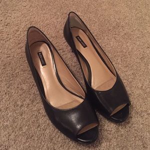 Navy size 9 low heel pumps