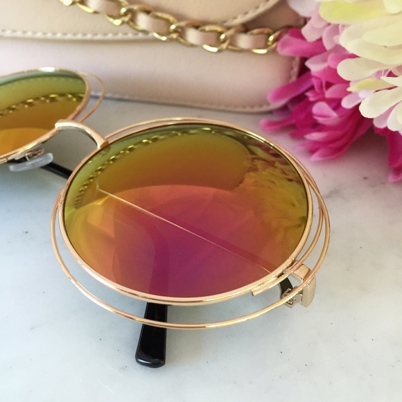 "Zoë" Sunglasses || Gold & Magenta Mirror Circle - Picture 3 of 7