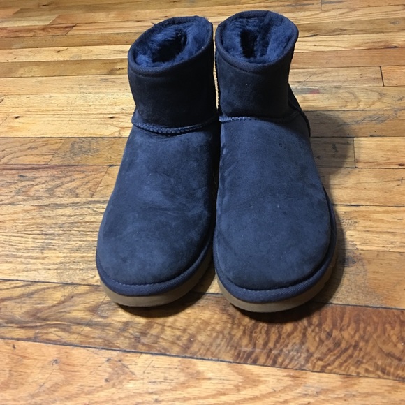 Navy blue short uggs.