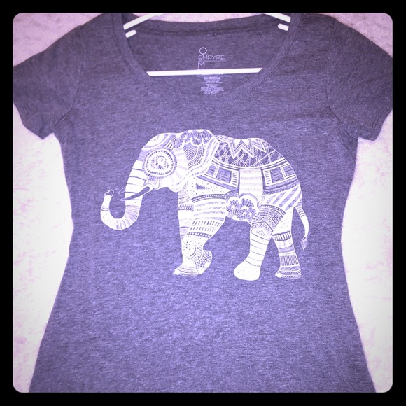 T-shirt with elephant on the front