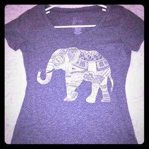T-shirt with elephant on the front