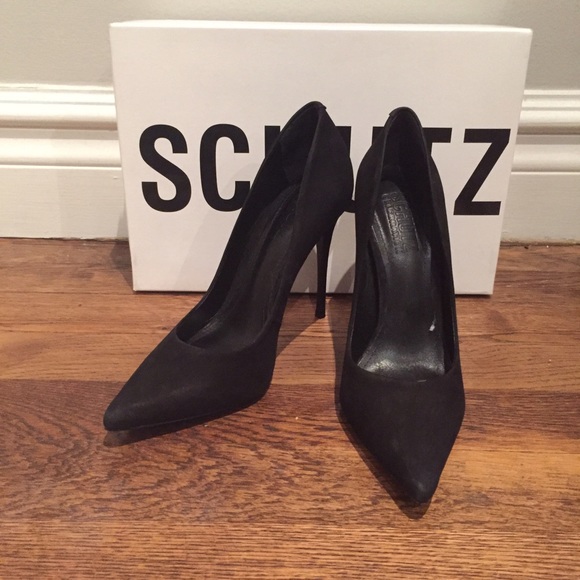 schutz black pumps