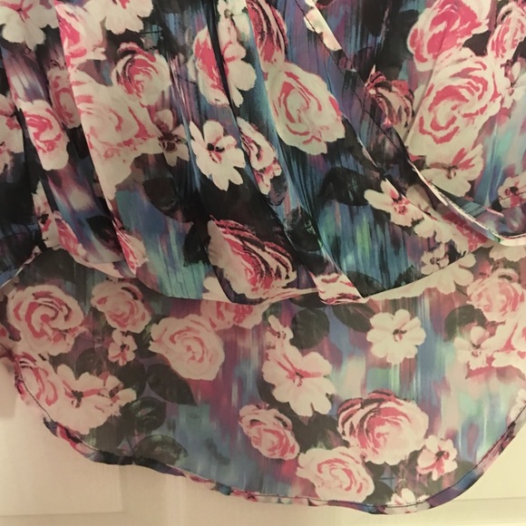 Floral High/Low Top! - Picture 2 of 2