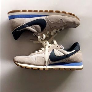 Nike internationalist sneakers