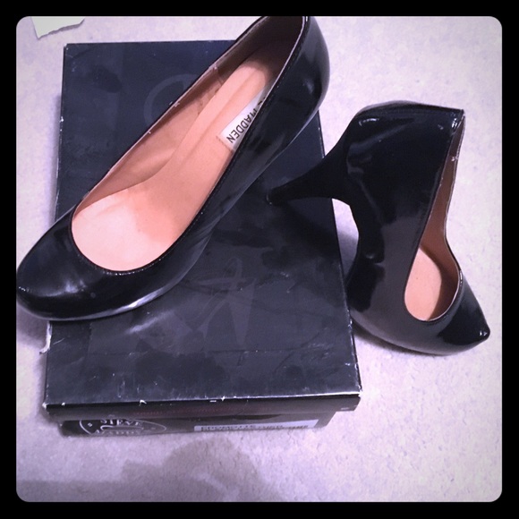 Platform black patent heel
