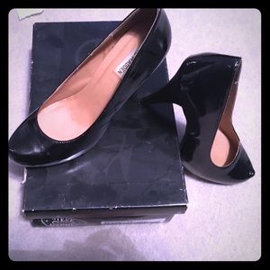 Platform black patent heel