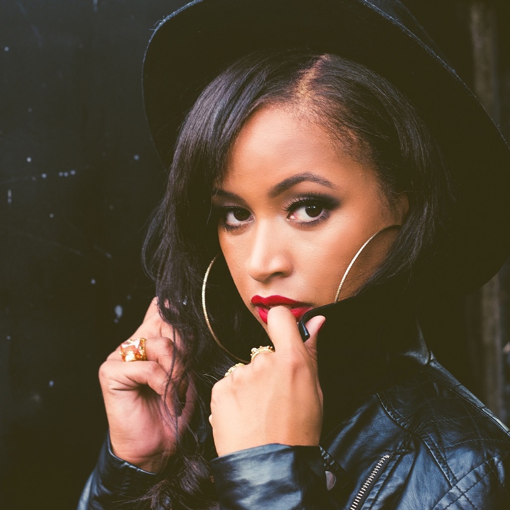 Meet your Posher, Elyssa