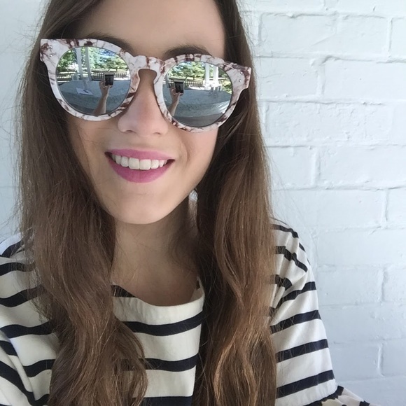"Lexie" Sunglasses || White Marble & Silver Mirror - Picture 5 of 6