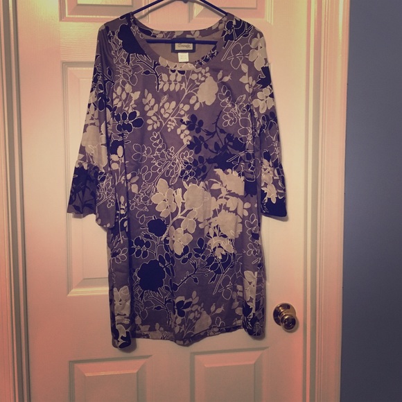 Shift dress with mini bell sleeves