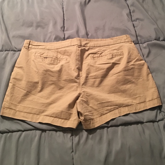 Old Navy women's khaki shorts