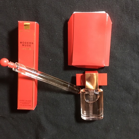 Two EL modern muse le rouge