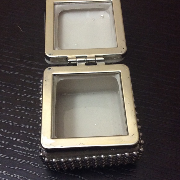 Little tiny box - Picture 2 of 2