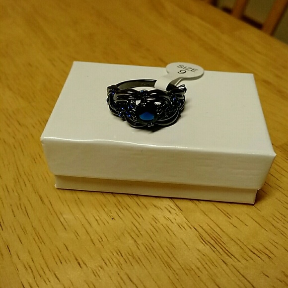 Ring - Picture 3 of 3