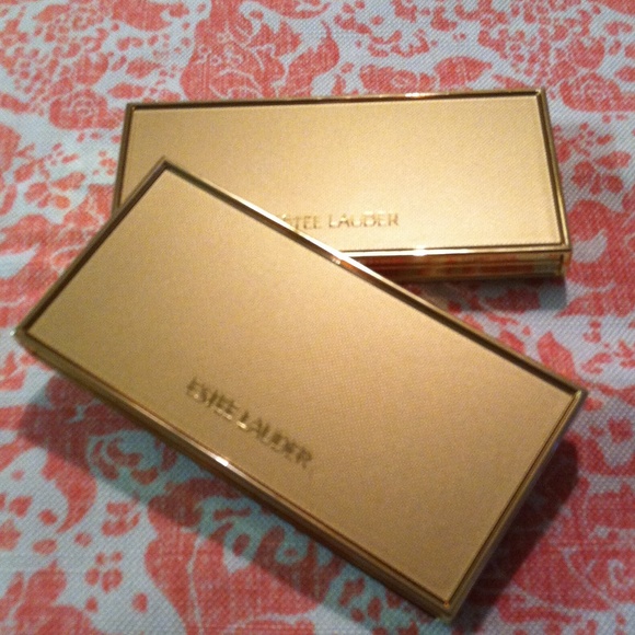 SOLD Estée Lauder makeup bundle!