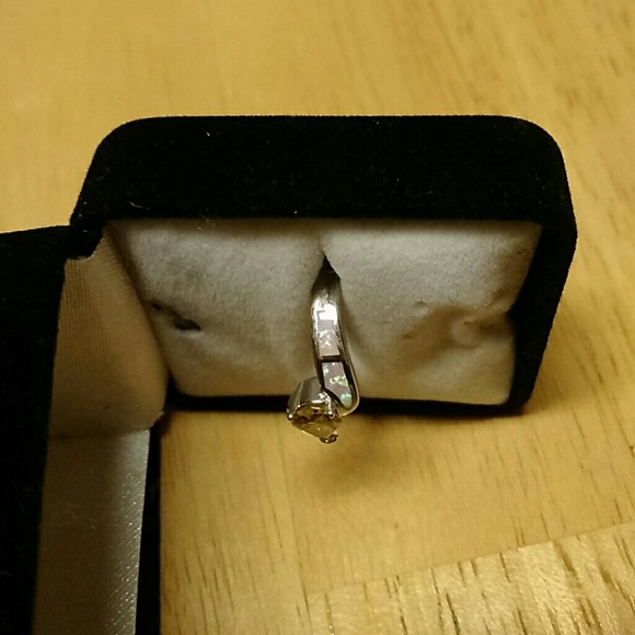Ring - Picture 3 of 3