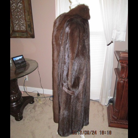 PLEASE READ FIRST❣️FULL LENGTH CHOCOLATE MINK COAT - Picture 3 of 3