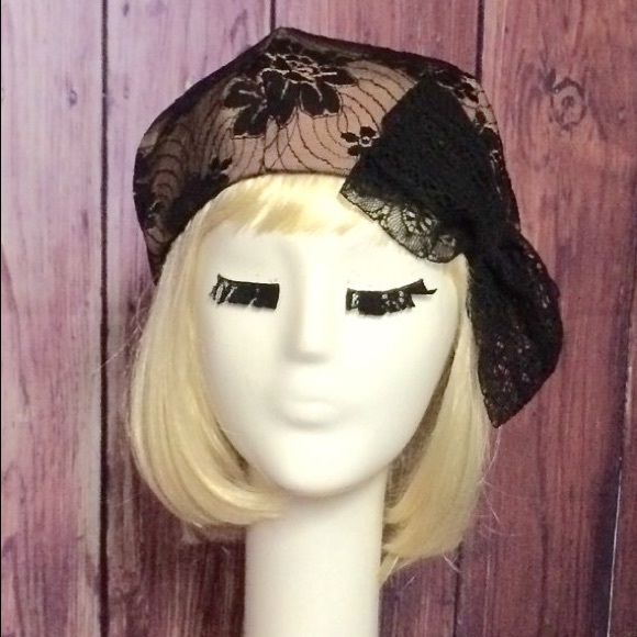 Lace beret hat bow