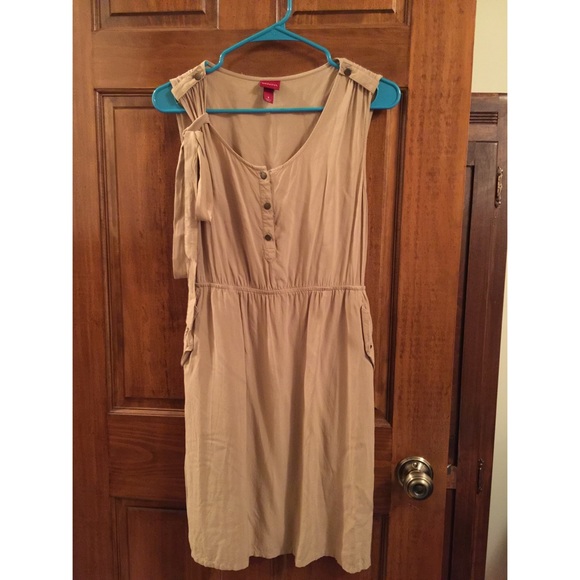 Small tan Merona button down dress with belt