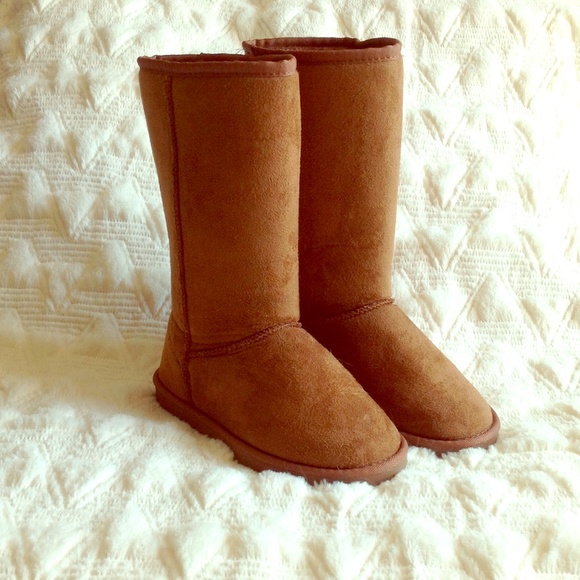 Shoes - Brown fuzzy furry boots basic fall winter cozy