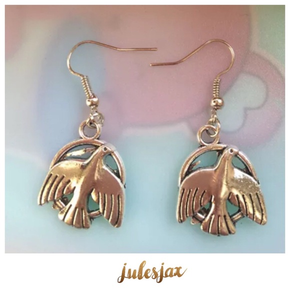 NWT 🕊bird / dove silver earrings - Picture 2 of 3