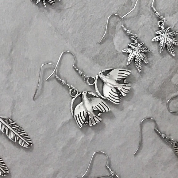 NWT 🕊bird / dove silver earrings - Picture 3 of 3
