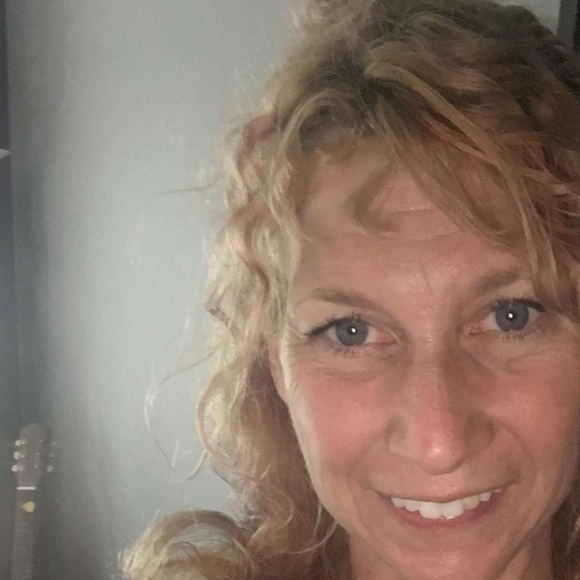 Meet your Posher, Kathy - Picture 2 of 2