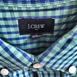 Mens large short sleeve button down shirt.