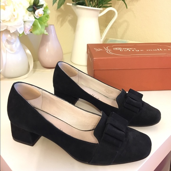 Low heel shoes