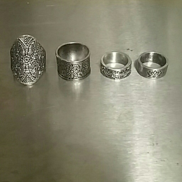NWOT Boho Ring Set of Four