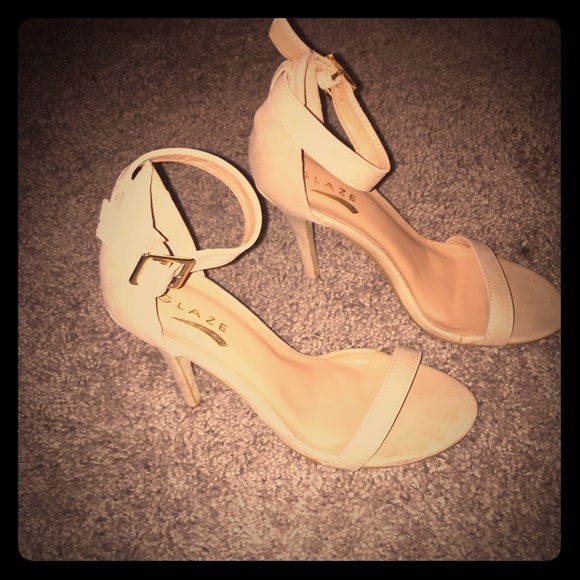 Beautiful heels 👠 size 5 and 1/2