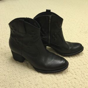 Born black leather heeled cowboy boots