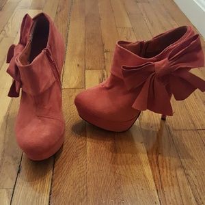 Salmon High Heel Bow Booties (Size 9)