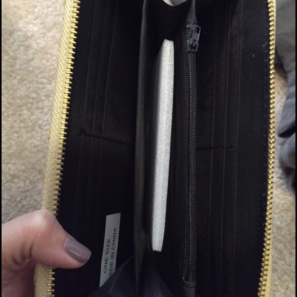 Neutral Large Wallet - Picture 3 of 3