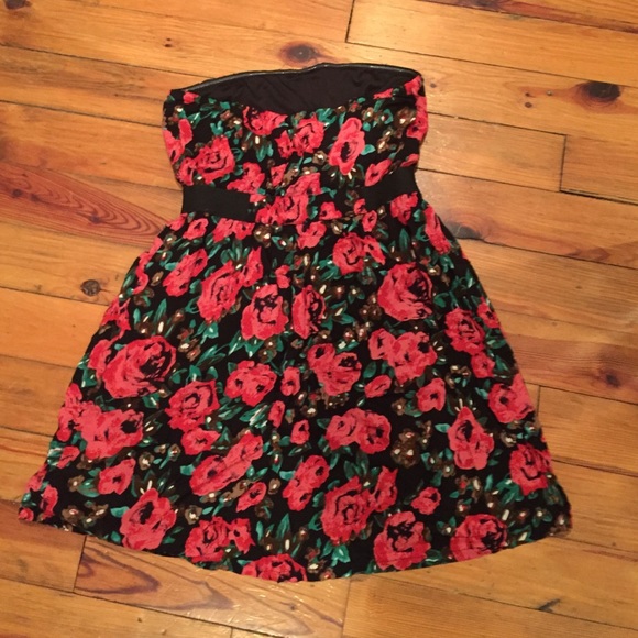 CLOSET CLOSING • Rose Printed Dress - Picture 3 of 4