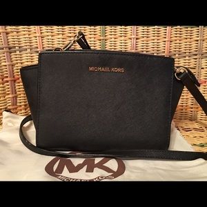 MK Selma Medium Messenger Bag