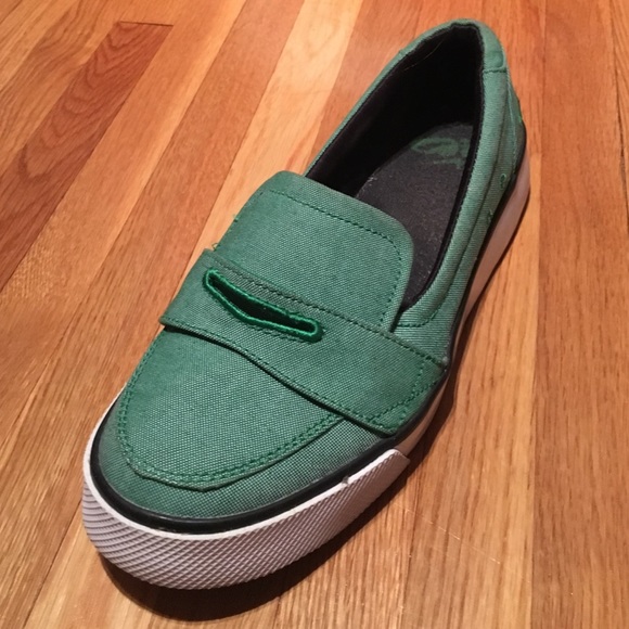 Nike US size 8 green street shoe