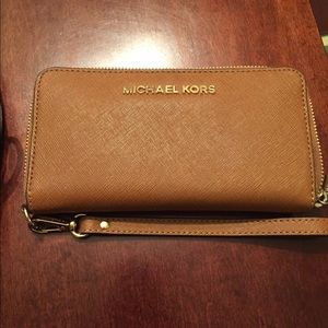 Michael kors wristlet