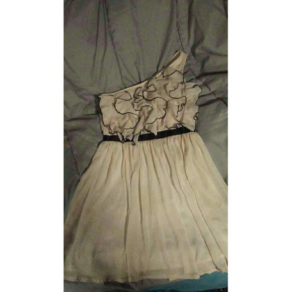 🌻one strap flowy short dress🌻