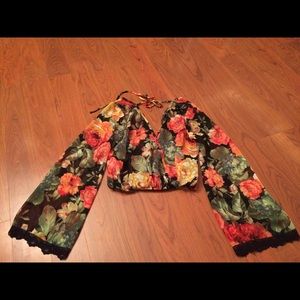 Floral Cropped bell sleeve shirt