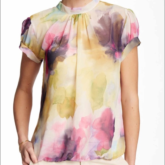 Sweet Pea - Short Sleeve Floral Blouse *NWOT*