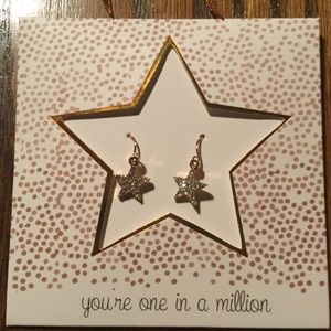 NWT GOLD TONE STAR EARRINGS. UNOPENED.