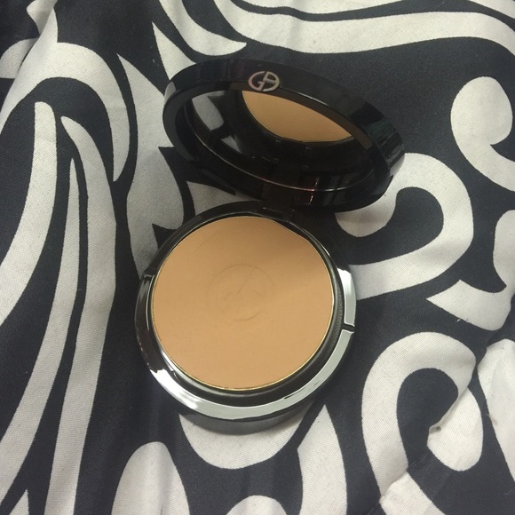 Giorgio Armani Lasting Silk Foundation